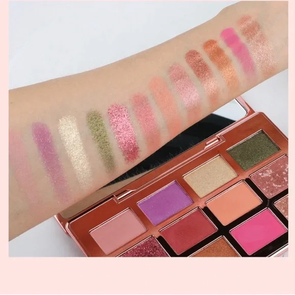 12 Shades of Sexy Eye Shadow - Picture 5 of 6